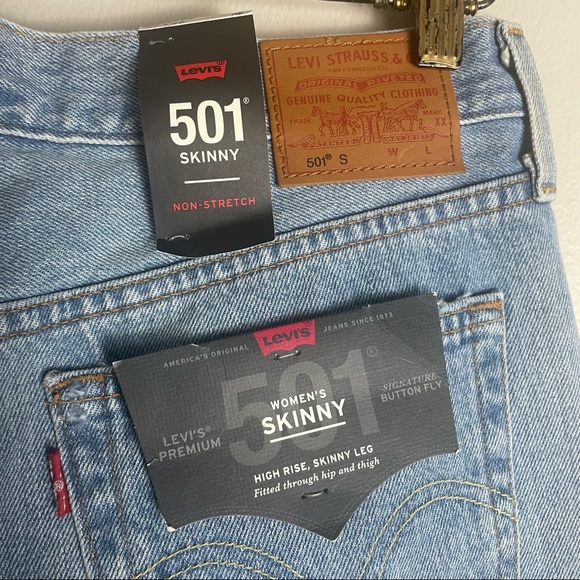 NWT Levi’s • 501 Skinny Distressed Mid-Wash High Waisted Mom Jeans. - Picture 5 of 6